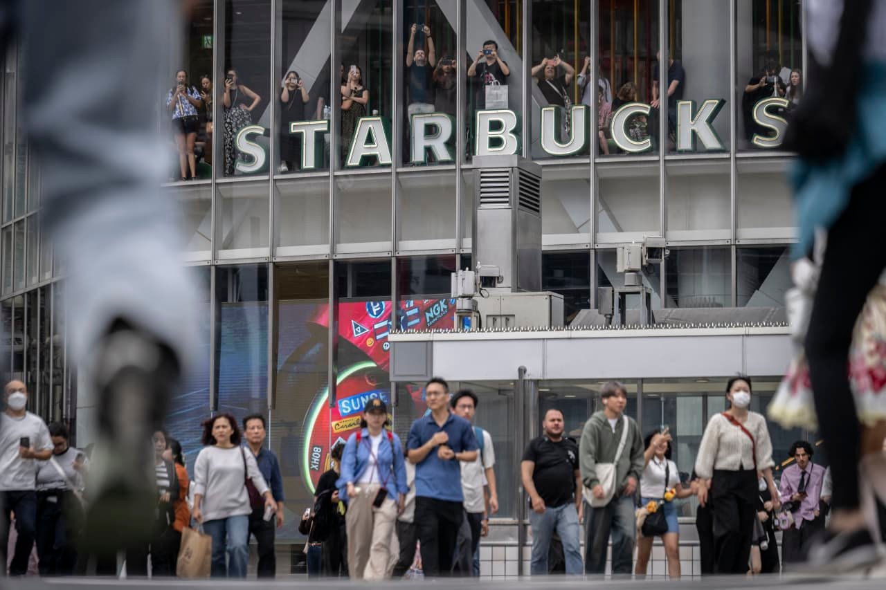 Starbucks’ newest financials sink shares, as CEO says it’s ‘more challenging to be a customer than it will possibly well possibly be’