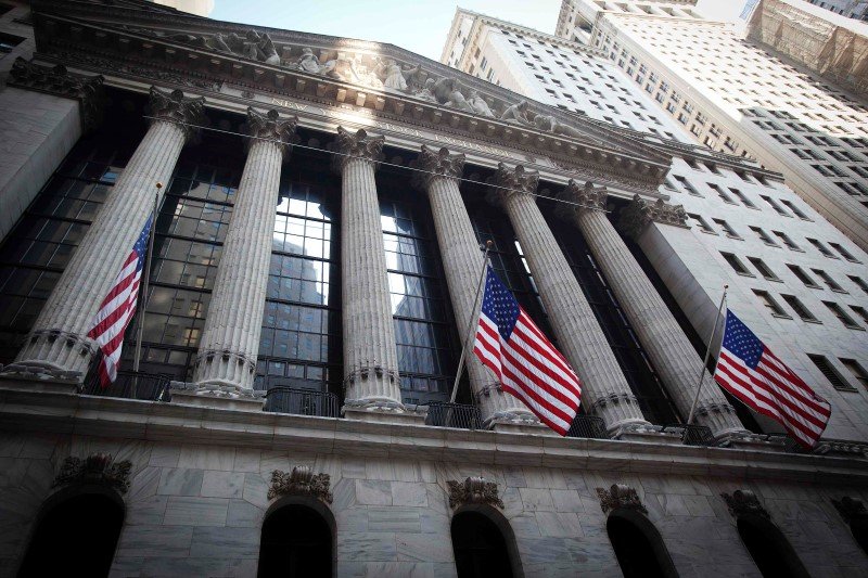 US Stocks Show Mixed Performance Amid Surge in Quarterly Earnings Reports