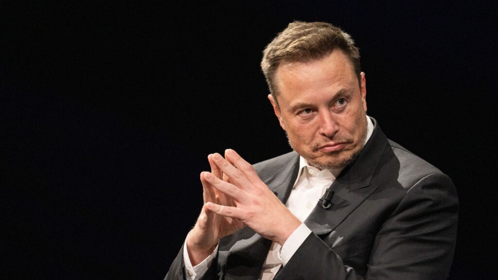 Elon Musk Buys Twitter in 2022